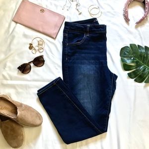 AMERICAN EAGLE high-rise jegging jeans